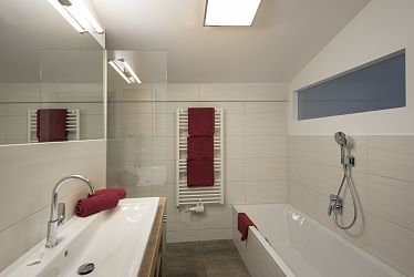 Bathroom Apartment Preiselbeere