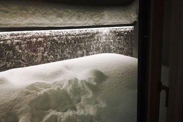 Schnee im Sauna Außenbereich